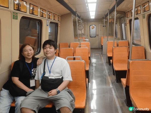 在港鐵站見展覽，參觀好多退役列車，了解港鐵歷史背景和以前的制...