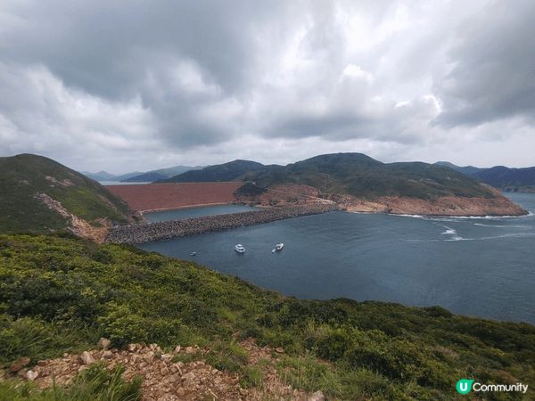 破邊洲是香港是攝影愛好者和行山人士的熱門打卡地點， 地質獨特...