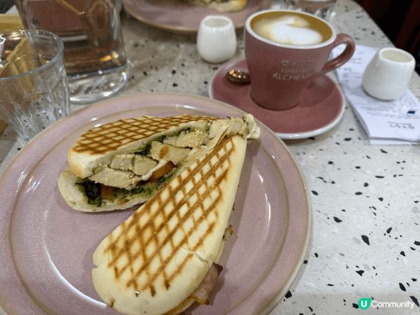 夏日炎炎熱到死同屋企人喺海港城間Cafe食午餐大家都冇乜胃口...