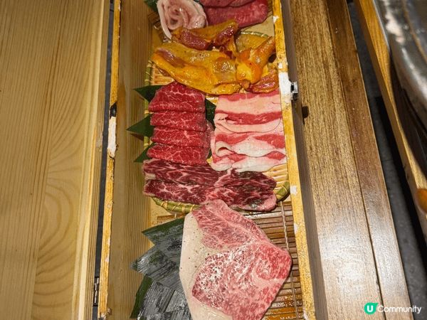 第一次食日式和牛燒肉，和牛食盒仲有點火儀式，加埋最後叫個烤麵...