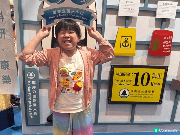 我喜歡去不同的地方打卡和享受香港嘅美食。當然有包括香港嘅地標...
