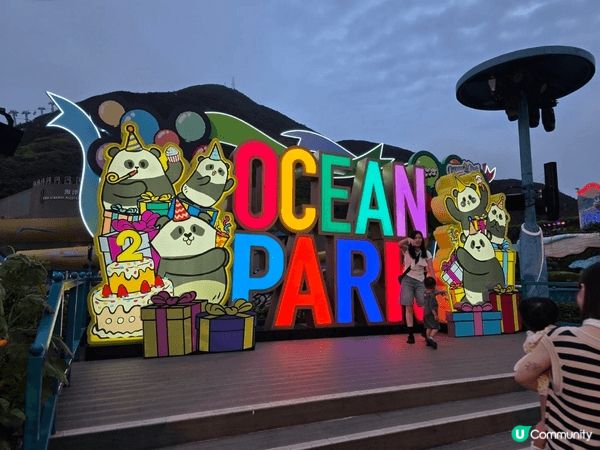 今個夏天我走進海洋公園，感覺就像進入了一個繽紛的派對世界。園...