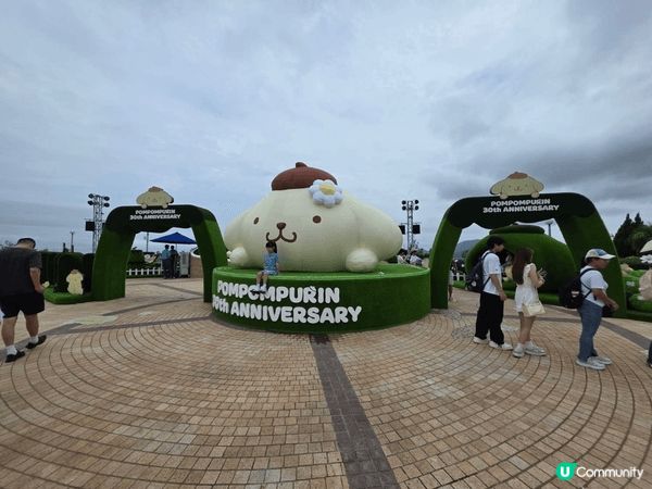 今個夏天我走進海洋公園，感覺就像進入了一個繽紛的派對世界。園...
