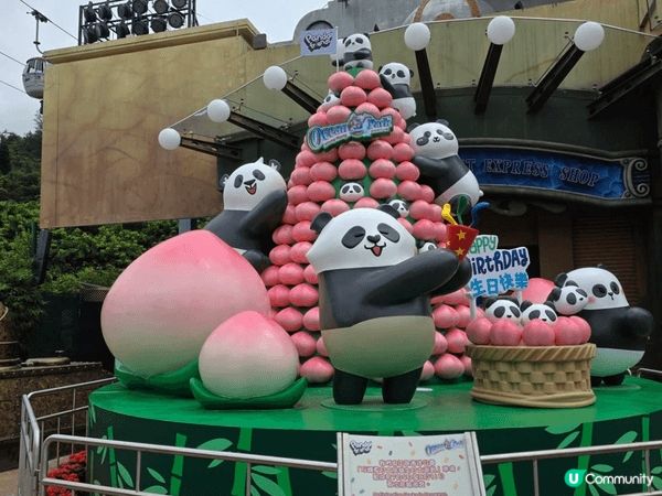 今個夏天我走進海洋公園，感覺就像進入了一個繽紛的派對世界。園...