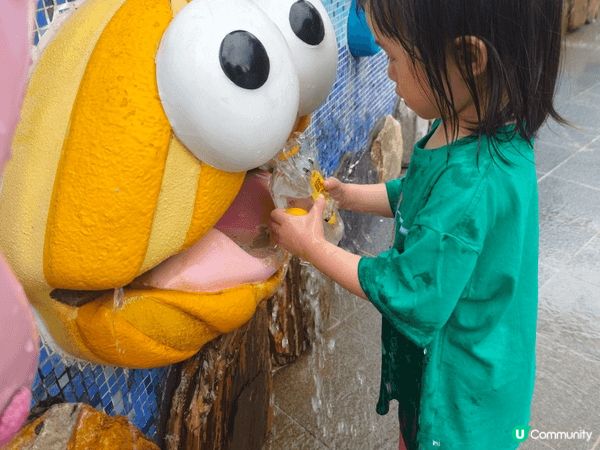 夏日炎炎,帶小朋友最好去既有水玩,又可玩沙的深水埗公園,小朋...