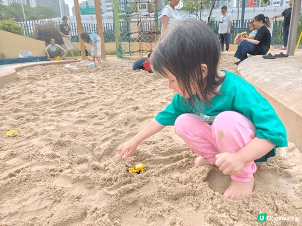 夏日炎炎,帶小朋友最好去既有水玩,又可玩沙的深水埗公園,小朋...