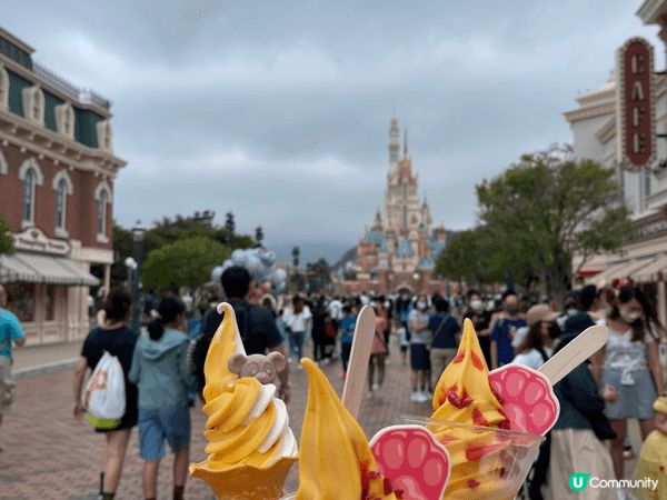 迪士尼公園很適合大小朋友，大朋友可以解放心靈，小朋友可以放電...
