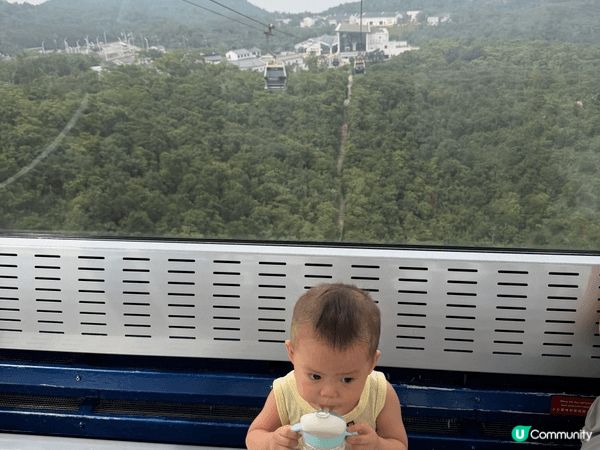 帶咗小朋友去坐昂坪360纜車，而家有港鐵主題有個打卡場同港鐵...