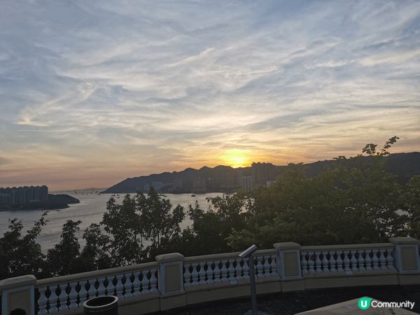 位於青衣的觀景台除了適合一家大小,情侶及好友一同前往,不止有...