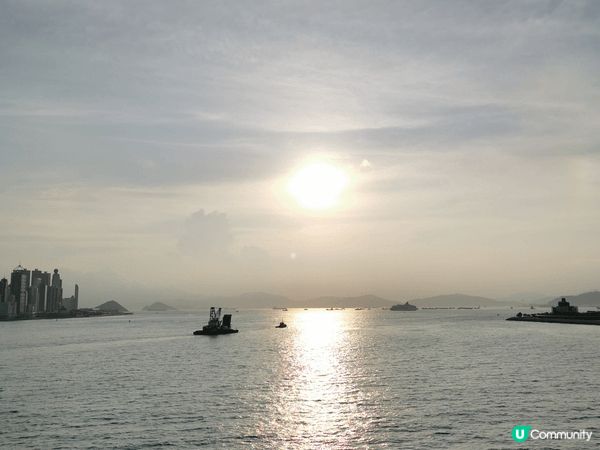 位於青衣的觀景台除了適合一家大小,情侶及好友一同前往,不止有...