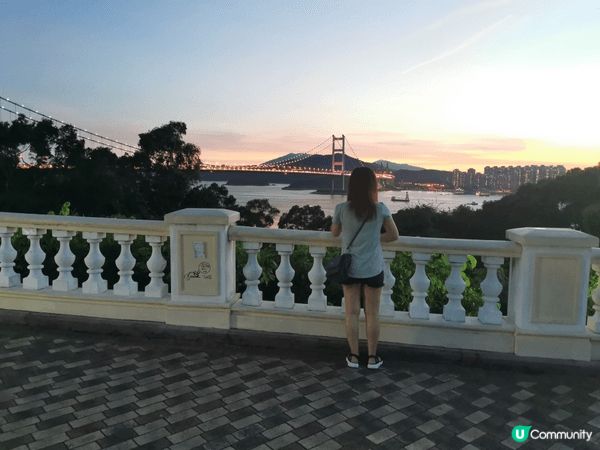 位於青衣的觀景台除了適合一家大小,情侶及好友一同前往,不止有...