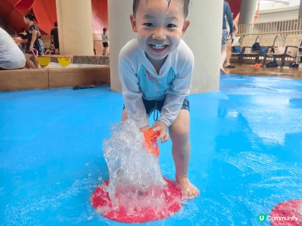 今年6月, 我們一家四口出發到香港海洋公園水上樂園玩水, 絕...