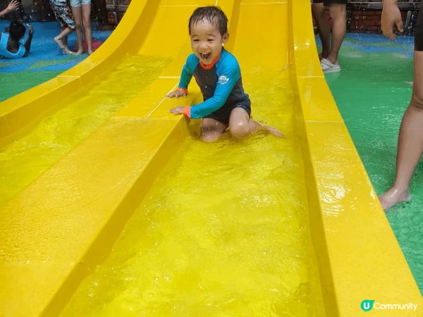 今年6月, 我們一家四口出發到香港海洋公園水上樂園玩水, 絕...