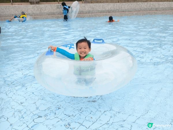 今年6月, 我們一家四口出發到香港海洋公園水上樂園玩水, 絕...