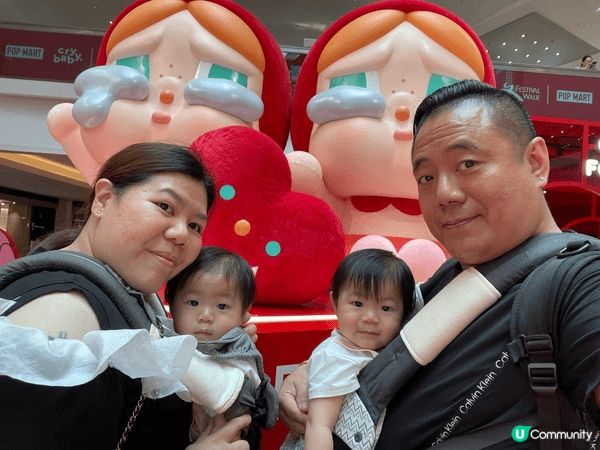 CryBaby喺九龍塘又一城度影嘅，另一張喺城市大學裏面影，...