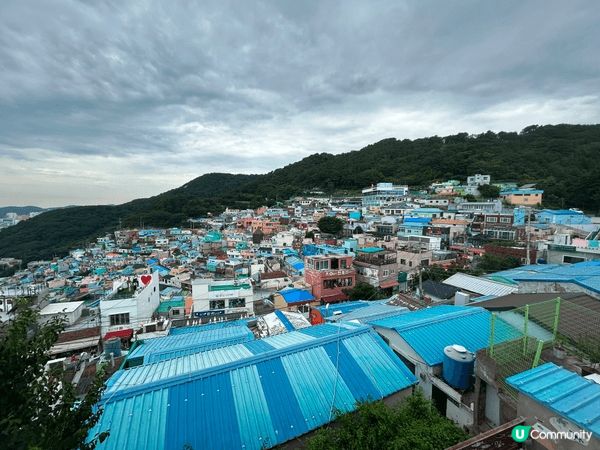 我在韓國釜山體會韓國新舊文化的相融傳承。首先，我們可以在韓屋...