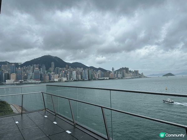 趁暑假同乖女一齊行吓故宮博物館，增進下知識，又可吸收海邊涼風...