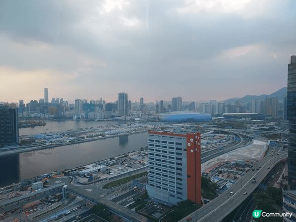 走入Mega box的空中花園，可以180度飽覽啟德美景，尤...