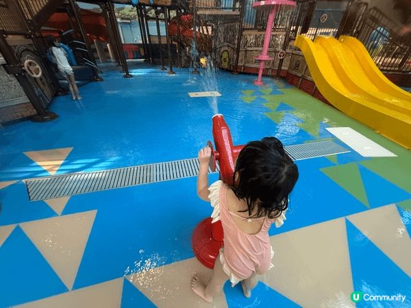 梗係去海洋公園水上樂園啦，入邊有兒童游泳池，好多設施都啱兒童...