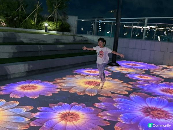 MegaBox18樓Mega Sky空中花園，係城市裡嘅空中...
