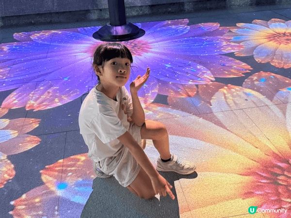 MegaBox18樓Mega Sky空中花園，係城市裡嘅空中...