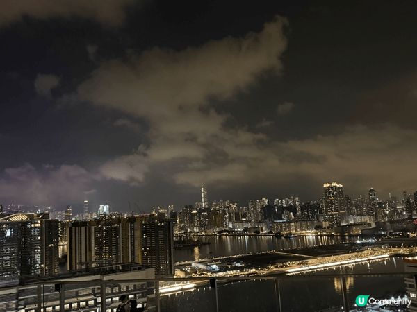 MegaBox18樓Mega Sky空中花園，係城市裡嘅空中...