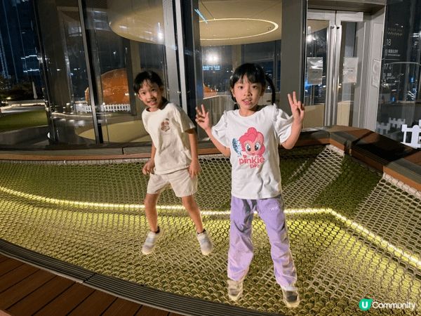 MegaBox18樓Mega Sky空中花園，係城市裡嘅空中...