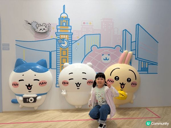 這三張是小朋友在香港Chiikawa shop 影的打卡相，...