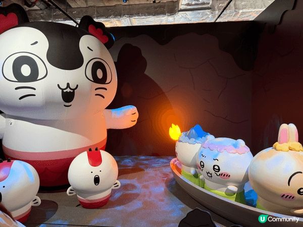 相片是在Chiikawa Artiverse特展拍攝，除了有...