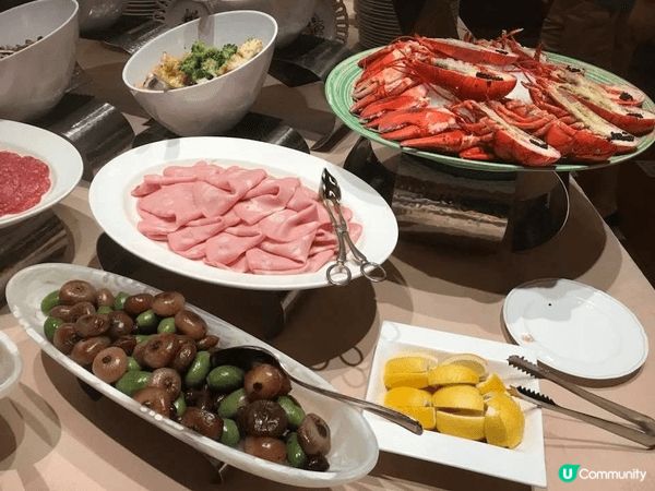 食物質素都十分好，服務十分好，環境氣氛不錯，結婚週年紀念或帶...