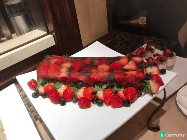 食物質素都十分好，服務十分好，環境氣氛不錯，結婚週年紀念或帶...