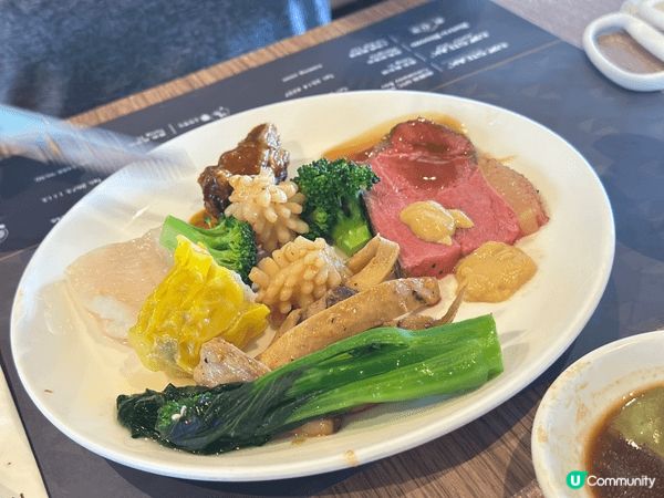 我認為食自助餐 最緊要環境舒服，多款式，想食甜先就攞甜嘅先，...