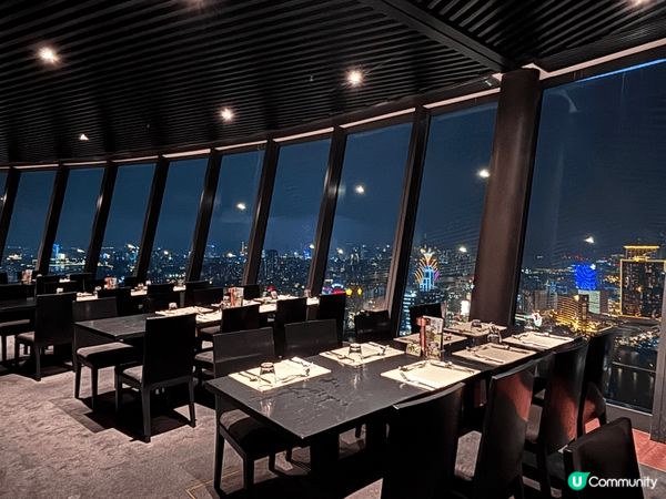 最大賣點當然就係， 坐喺澳門上空幾百米高嘅360°旋轉餐廳，...