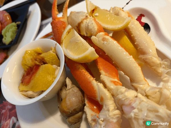 這次自助餐整體體驗很不錯：食物種類多而且新鮮，少不得有長腳蟹...