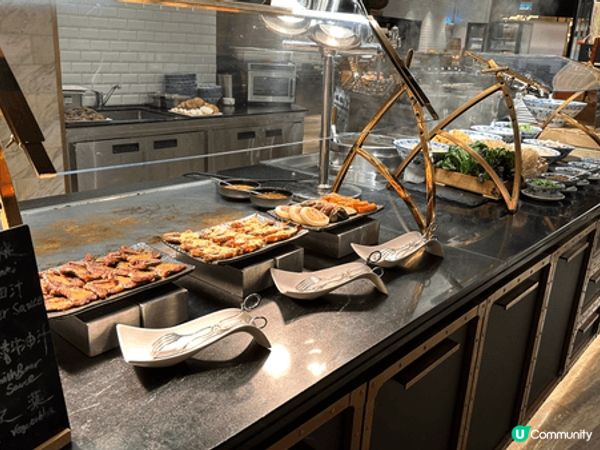 這次自助餐用餐整體感受不錯，餐點種類豐富多元，海鮮新鮮度佳，...
