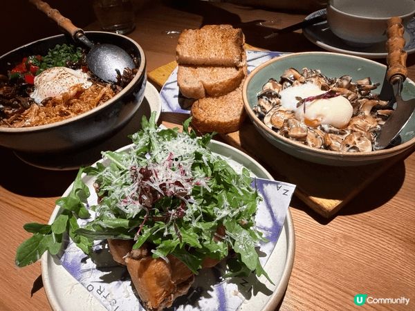 多為gaga餐廳的美食，有豐盛沙律、班尼迪蛋同特調果飲，食材...