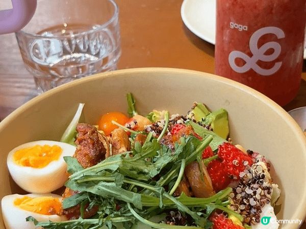 多為gaga餐廳的美食，有豐盛沙律、班尼迪蛋同特調果飲，食材...