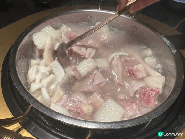 響廣州呢個耶子雞煲個湯底好清甜，所以第一轉係建議飲左先再打野...