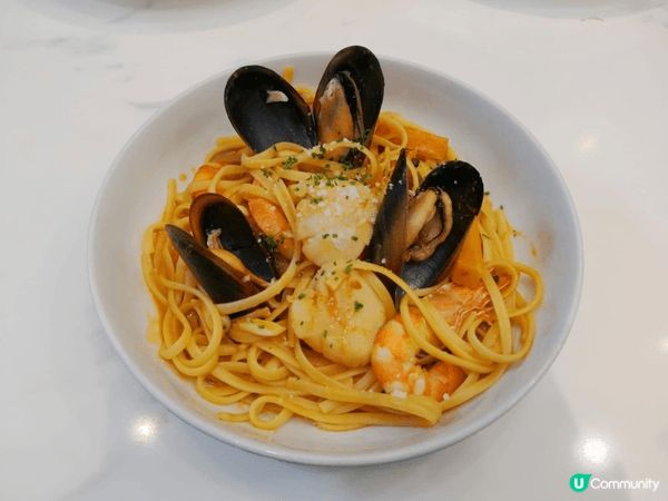 我鍾意食嘢和周圍去品嚐唔同美味的食品，無論是中式西、西甜、日...