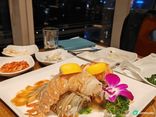 黑松露燒鵝,非常入味,加上新鮮的海膽及龍蝦刺身,簡直擋不了的...
