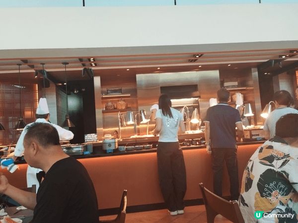 尖沙咀麗晶酒店自助餐,完全係食環境,食物還可以。
