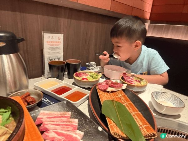 帶婆婆同仔仔佢地食和牛燒肉