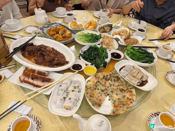 明星酒樓主要供應正宗的廣東粵菜、港式點心及各式游水海鮮，主打...