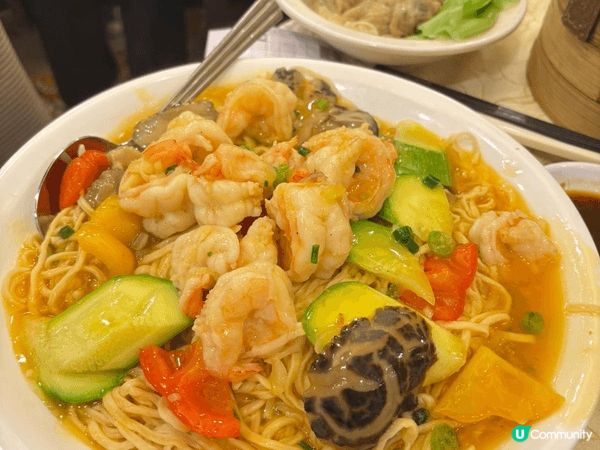 明星酒樓主要供應正宗的廣東粵菜、港式點心及各式游水海鮮，主打...