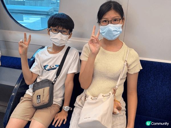 暑假期間，帶左小朋友去迪士尼玩左一日