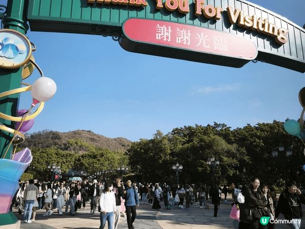 每逢假日都會帶小朋友去迪士尼樂園玩餐飽，欣賞各類型的精彩表演...