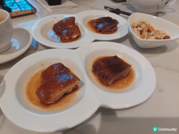 每逢假日都會帶小朋友去迪士尼樂園玩餐飽，欣賞各類型的精彩表演...