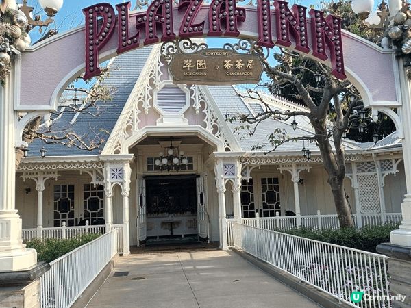 每逢假日都會帶小朋友去迪士尼樂園玩餐飽，欣賞各類型的精彩表演...