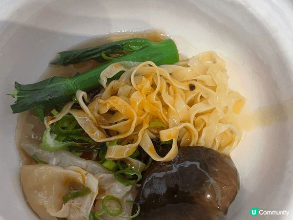环境宽敞舒适，外部绿植多，服务好，食物种类多，食品质量好、美...