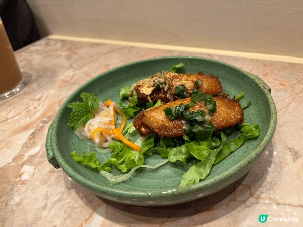 我最喜歡的自助餐是在屯門黃金海岸酒店的自助餐，因環境好幽靜舒...